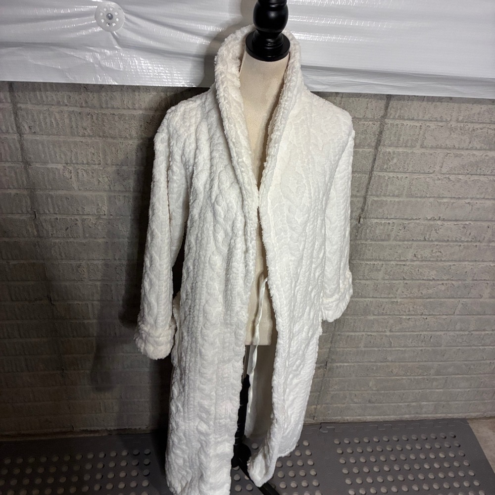 New Room Service White Sherpa Fleece Plush Robe Shawl Collar Belted Size M